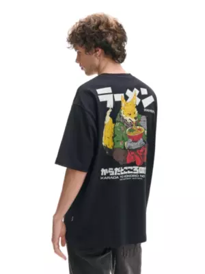 Черная футболка с принтом